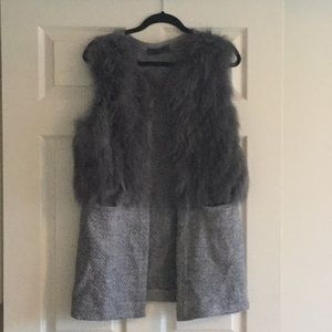 Vest sweater with fur